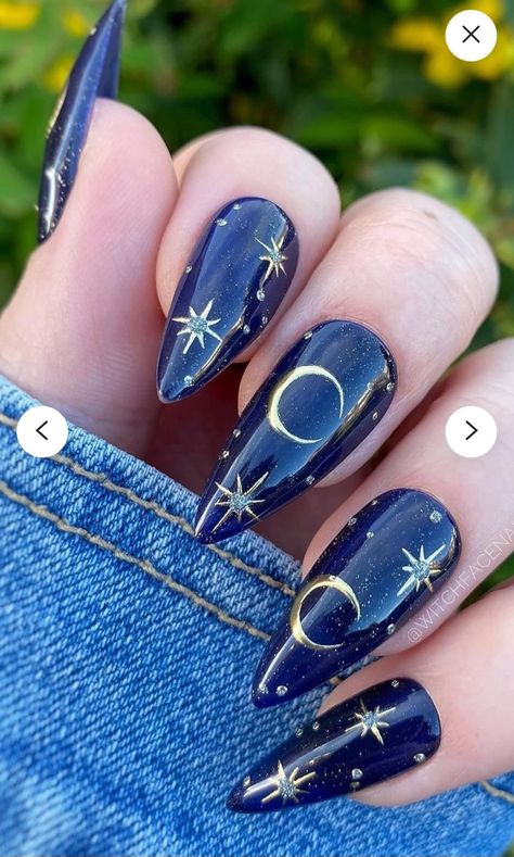 Ombre Celestial Nails, Nail Designs Dark Colors Classy, Witchy Nails Blue, Dark Blue With Stars Nails, Midnight Acrylic Nails, Luna Lovegood Inspired Nails, Navy Celestial Nails, Velaris Nail Art, Nail Art Themes Ideas