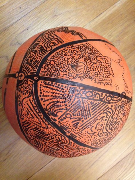 Instead of drawing on a paper during my working phone calls I started to use my Stabilo OHPen over a basketball surface Ballon Basket, Painted Basketball, Nike Air Max 90 Outfit, Basketball Balls, Basketball Cookies, Basketball Aesthetic, Basketball Custom, Basketball Drawings, Basket Drawing
