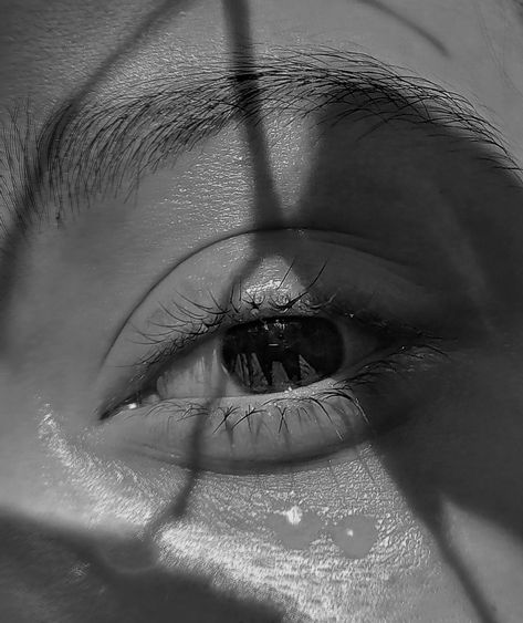 Tears Photography, Tears In Eyes, Eye Close Up, Unrequited Love, Orange Aesthetic, Girls Eyes, Aesthetic Photography, Antonio Mora Artwork, Close Up