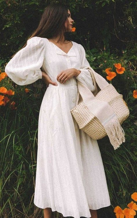 Ig: Sarahchristine White Frock Aesthetic, Modest Vintage Outfits, Vintage Cottagecore Outfits, Sustainable Fashion Photography, Fashion Photography Editorial Studio, Minimal Clothes, White Frock, Money Dress, Maxi Vestidos