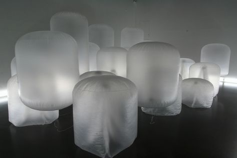 Pulsing Airbag Installation Is Simple But Irresistible | The Creators Project Art Installation, Instalation Art, Interactive Installation, Artistic Installation, Plastic Art, Sculpture Installation, London Design, Japanese Artists, Art Center