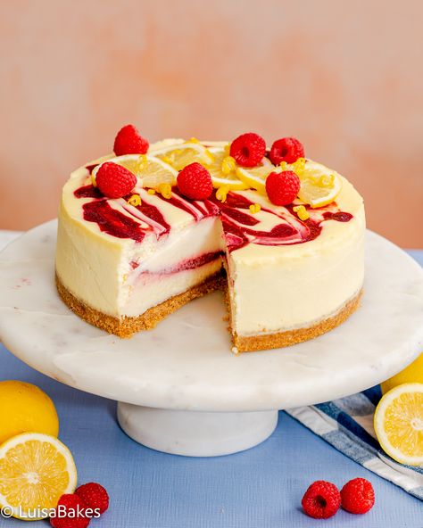 Rasberry Cheesecake, Unusual Dessert, Lemon Cake Mix Recipe, Lemon Raspberry Cheesecake, Raspberry Swirl Cheesecake, Raspberry Cheesecake Recipe, Rich Cheesecake, Lemon Cheesecake Recipes, Silicone Baking Pans