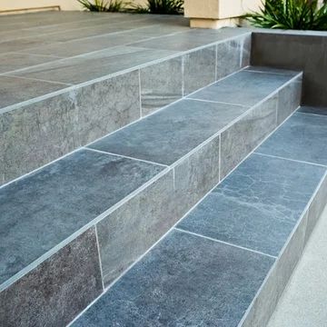 Tile Porch Steps, Tile Steps Outdoor, Outdoor Tile Steps, Outdoor Porch Tiles Front Steps, Front Steps Tile Ideas, Outdoor Tile Stairs, Modern Front Stairs Entrance, Tile Front Steps, Tiled Steps Indoor