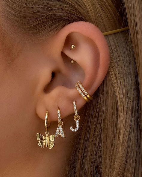 Four Ear Piercings, Unique Ear Piercings, Ear Piercings Chart, Ear Peircings, Types Of Ear Piercings, Pretty Ear Piercings, Cool Ear Piercings, Cute Ear Piercings, Cute Piercings