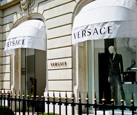 Ooh la la! The 7 best streets to shop in Paris - A Luxury Travel Blog : A Luxury Travel Blog Paris Shopping Street, Channel Store, Versace Store, French Labels, Parisian Elegance, Traveling Fashion, Pray For Paris, Shop In Paris, Decoration Vitrine