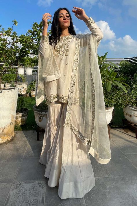 Ivory Kurta Set For Women, Ivory Traditional Dress, Long Kurta And Sharara Set, Ivory Gharara Outfit, Desi White Dress, South Asian Inspired Outfits, White Desi Clothes, White Gharara Designs, Gharara Aesthetic