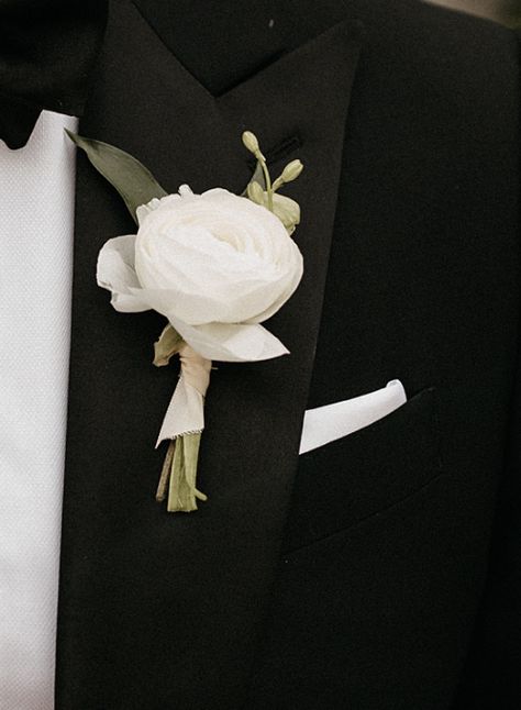 Neutral Boutonniere Groomsmen, Peonies Boutineer Grooms, Peony Boutonniere Wedding, Bouteniers Wedding Peony, Groom Boutonniere White Peony, White And Green Groom Boutonniere, Classy Boutineer, Peony Groom Boutonniere, Wedding Bouquets Groom