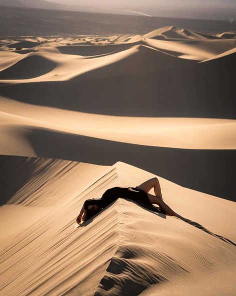 Jess Wandering, Desert Photoshoot Ideas, Desert Inspiration, Sand Dunes Photoshoot, Art Amour, Egypt Aesthetic, Desert Photoshoot, Dubai Aesthetic, Desert Photography