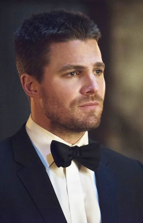 Arrow 4x20 - Oliver Queen (Stephen Amell) HQ Strawberry Balayage, Peach Blonde Hair, Arrow Serie, Steven Amell, Pink Peach Hair, Stephan Amell, Peach Hair Color, Peach Blonde, Arrow Oliver Queen