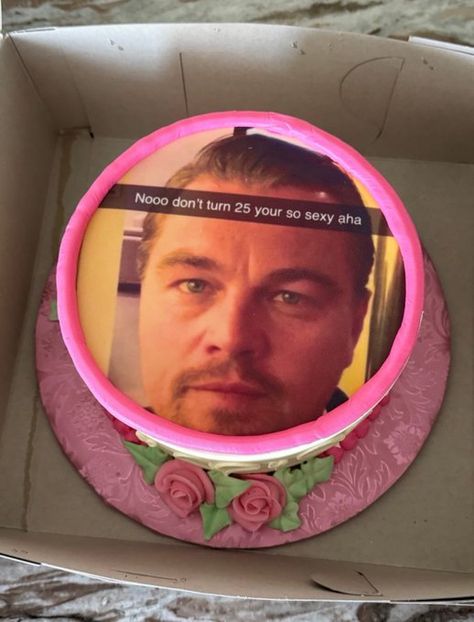 Signets / X Pastel, Leonardo Dicaprio No Dont Turn 25, No Dont Turn 25 Leonardo Dicaprio, Leonardo Dicaprio Party, Leonardo Dicaprio Birthday Cake, Funny Birthday Cakes For Friends, Meme Birthday Cake Funny, Too Old For Leo Dicaprio Cake, Leonardo Dicaprio Cake