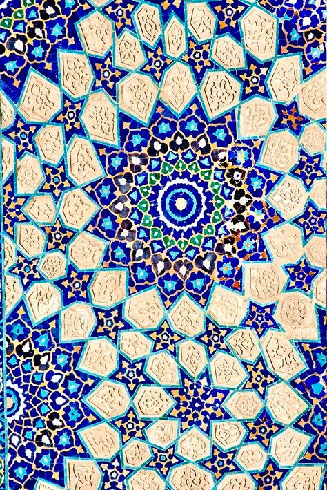 (1) Bayt Al Fann on Twitter: "Mosques are adorned beautifully, with coloured mosaics & tiles. This is believed to reflect the divine beauty of the universe. For this reason, the artistry of mosaics are regarded as an expression of faith For Ramadan, here are 24 mosaics in Mosques around the world A thread… https://t.co/0SKzrFDKL8" / Twitter Book Of Wisdom, Islamic Mosaic, Islamic Tiles, Tile Mosaics, Art Chinois, Divine Beauty, Islamic Patterns, Art Mosaic, Arabic Pattern