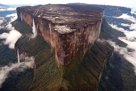 Mount Roraima (mountain, South America) giant flat-topped mountain, or mesa, in the Pakaraima Mountains of the Guiana Highlands , at the poi... Angkor, Socotra, Rock Climbing, Mysterious Places On Earth, Monte Roraima, Mount Roraima, Baffin Island, Mysterious Places, Places Around The World