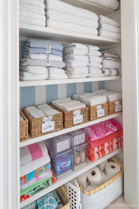 Organiser Son Dressing, Linen Closet Storage, Bathroom Closet Organization, Organizar Closet, Organizing Linens, Closet Organization Ideas, Diy Organizer, Driven By Decor, House Organisation