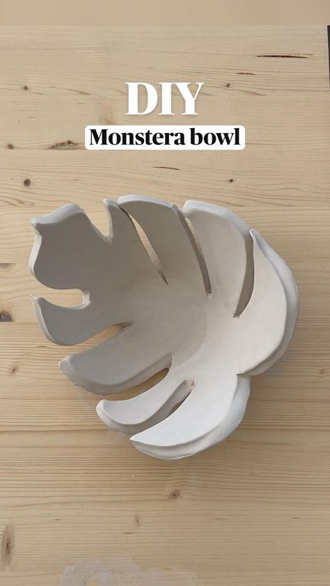 DIY Monstera plant form bowl from air dry clay ceramics straightforward tutorial 🍃 Check more at https://howcandothis.com/diyideas/diy-monstera-plant-form-bowl-from-air-dry-clay-ceramics-straightforward-tutorial-%f0%9f%8d%83/ Clay Made Things, Bowl Clay Ideas, Diy Clay Air Dry, Clay Business Ideas, Airdry Clay Craft, Hobby Clay Ideas, Diy Air Clay Projects, Diy Air Dry Clay Crafts, What To Make Out Of Air Dry Clay