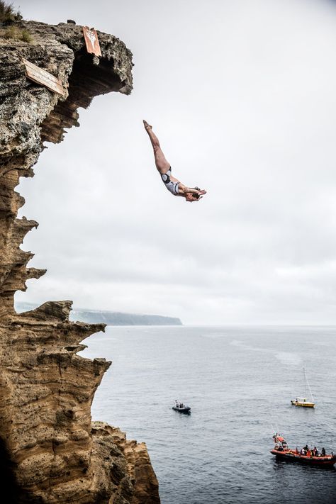 Meet the Badass Female Cliff Diver Who's Afraid of Heights Underwater Photography, Swimmers, Cliff Diving, Nature, High Diving, Cliff Diving Aesthetic, Cliff Jumping, Blue Lagoon Iceland, High Building