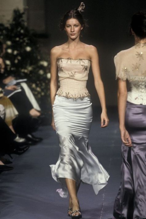 Couture, Haute Couture, 2000s Runway Fashion, Chifon Dress, Runway Fashion Couture, 90s Runway Fashion, Vintage Runway, Runway Outfits, Modern Vintage Fashion