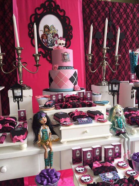 Monster High Themed Birthday Party, Draculaura Birthday Party, Monster High Sweet 16 Party, Monster High Theme Party Ideas, Monster High Party Decorations, Monster High Party Ideas, Monster High Food, Monster High Decorations, Monster High Birthday Party Ideas