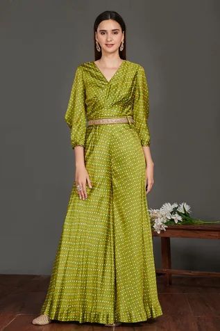 Shop for Onaya Green Satin Bandhani Print Jumpsuit for Women Online at Aza Fashions Western Mehndi, Indo Western Outfits For Women, Office Wear Women Work Outfits, Bandhej Print, Mehndi Outfit, Mehndi Outfits, Bandhani Print, Jumpsuit For Women, Office Wear Women