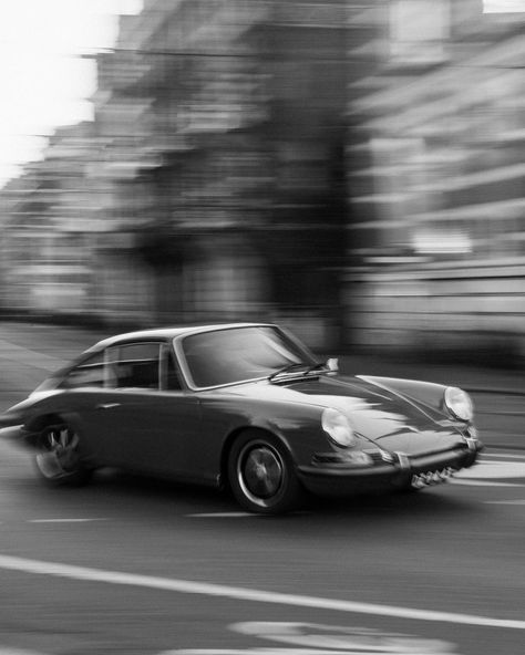 Vintage Porsche Photography, Black And White Car Photography, Black And White Old Money, Porsche Black And White, Porche Vintage, Porsche Photography, Classic Car Photography, Poloroid Pictures, Black Porsche