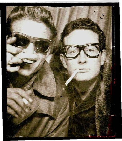 Buddy Holly and Waylon Jennings in a photo booth at Grand Central Station, NYC. The photos were taken in early 1959, before the two embarked as part of the ill-fated Winter Dance Party tour. Billy Holiday, Velvet Goldmine, Vintage Photo Booths, Photos Booth, Waylon Jennings, Photographie Portrait Inspiration, Grand Central Station, Buddy Holly, Rock N’roll