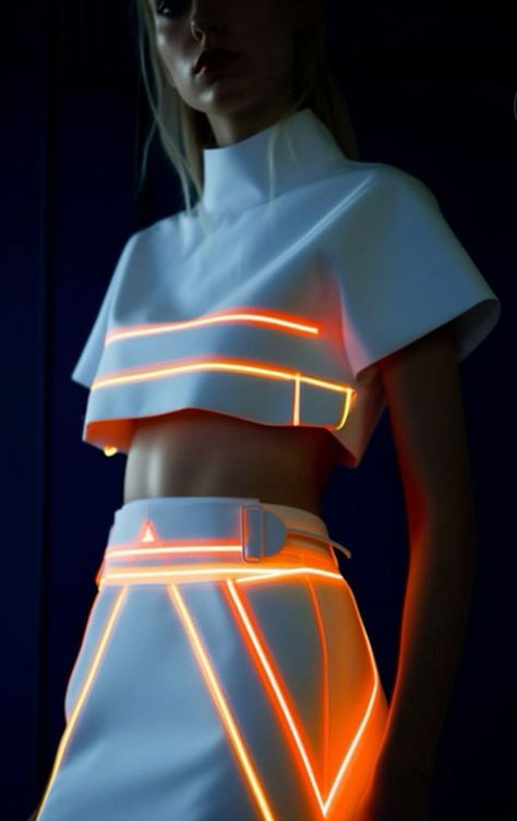 Futuristic Clothes Women, Futuristic Clothes Aesthetic, Elegant Futuristic Fashion, Cyberpunk Look Future Fashion, Unique Party Outfits, Futuristic Technology Fashion, Futuristic Fashion Women Street Style, Futuristic Womens Fashion, Outer Space Fashion