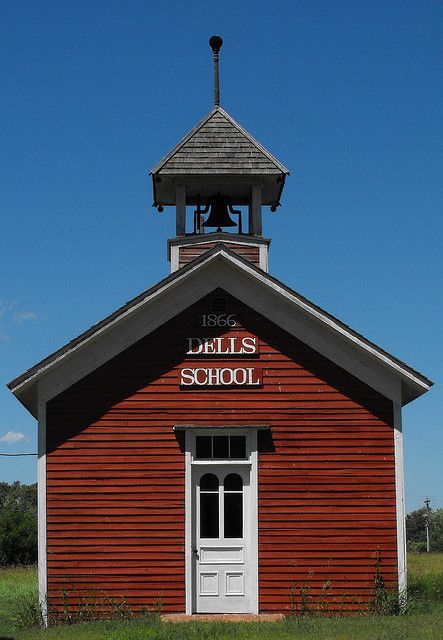 Abandoned Schools, One Room Schoolhouse, Red School House, Environment Inspiration, Book Mood, Room Country, Family Compound, Country School, Basement Playroom