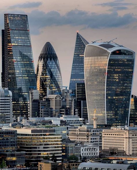 London • UK 🇬🇧 on Instagram: “Cheesegrater, Gherkin, Scalpel and Walkie Talkie 😍 Which one is your favourite? | 📸 @jhinlondon | #itssolondon #london” Gherkin London, Berlin Palace, London Buildings, London Architecture, Scalpel, London Landmarks, London Skyline, London Places, London Town