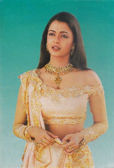 90s Bollywood Indian Outfits, Bollywood Lehenga 90s, 90s Lehenga Bollywood, Chammak Challo Aesthetic, Old Bollywood Outfits, 90s Lehenga, 90s Bollywood Lehenga, Bollywood 90s Fashion, 2000s Indian Fashion