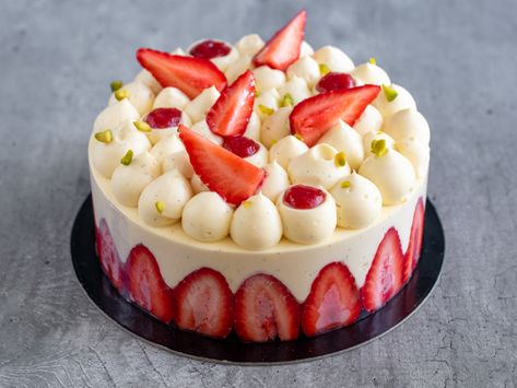 Thermomix, Fresh Fruit Cake, Ocean Cakes, Strawberry Cream Cakes, Bakery Desserts, Cake Decorating Designs, Food Garnishes, Strawberry Cakes, Strawberry Desserts