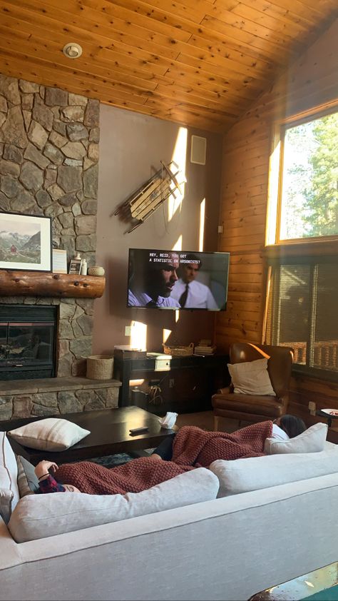 Romantic Weekend Getaway Aesthetic, Big Bear Cabin Decor, Big Bear Cabin Aesthetic, Cabin Getaway Aesthetic, Family Cabin Trip, Cabin Trip With Friends, Cabin Date, Cabin Trip Aesthetic, Cabin Girls Trip