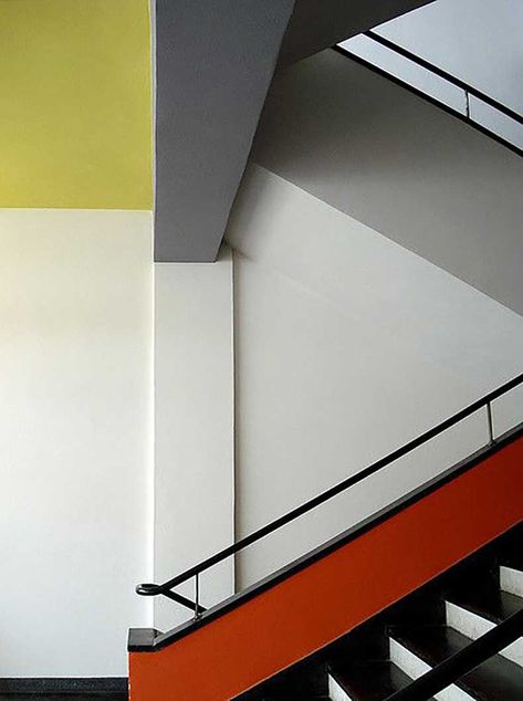 Tu inspiración para tener una vida más creativa y con estilo. Consejos de moda, belleza, salud, tips de manualidades e ideas para decorar Le Corbusier, Walter Gropius, Bauhaus Interior, Bauhaus Architecture, Escalier Design, Bauhaus Style, Bauhaus Design, Design Del Prodotto, Kazan