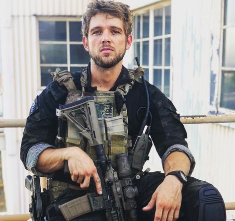 Max Thieriot Seal Team, Max Theriot, Side Smile, Sweater With Pearls, Max Thieriot, Indian Army Special Forces, Big Brothers, Military Gear Tactical, Seal Team