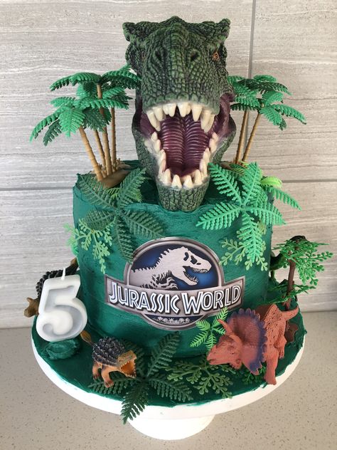 Jurassic Park Cake Birthdays, Jurrasic World Birthday Cake, Jurrasic World Cake, Dino Cake Ideas, Jurrasic Park Cake, Jurassic Park Birthday Cake, Dinosaur Cakes For Boys, Jurassic Park Cake, Jurassic World Cake