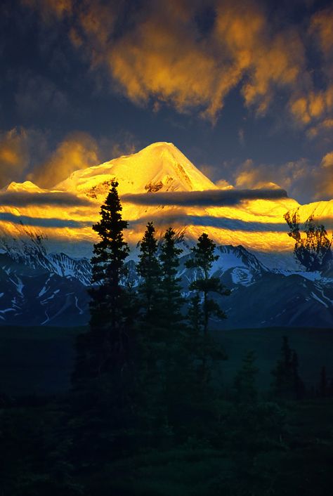 Alaska Alpenglow ~ amazing light by Carlos Rojas - USA The Great Outdoors, Amazing Nature, Image Nature, Belle Photo, Beautiful World, Beautiful Landscapes, Wonders Of The World, Habitat, Places To See