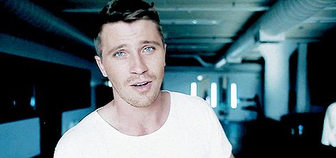 Garrett Hedlund - gif Charlie Hunnam, Garrett Hedlund Gif, Benny Miller, Garret Hedlund, Triple Frontier, Male Faceclaims, Garrett Hedlund, John Doe, Emma Roberts