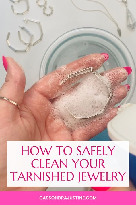 How To Clean James Avery Jewelry, Clean Tarnished Silver Jewelry, Cleaning Tarnished Silver, Cleaning Silver, Jewelry Cleaner Diy, Tarnished Silver Jewelry, Silver Jewlery, Silver Jewelry Cleaner, Sterling Silver Cleaner