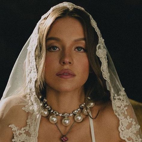 NYC Jewelry Week on Instagram: "@sydney_sweeney making a case for jewelry while “swimming” or proving the most important part of your bridal look is jewelry. Via @frankiesbikinis . . . #sydneyxfrankies #bridaljewelry #alternativebridal #weddingpearls #pearls #crossjewelry #sydneysweeney #euphoria#whitelotus" Sunkissed Skin, Nyc Jewelry, Alternative Bridal, Sydney Sweeney, Bridal Photoshoot, Frankies Bikinis, Star Style, Dakota Johnson, Perfect Woman