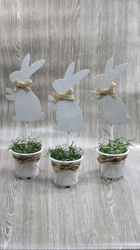 Dollar Store Easter Decorations - Easy DIY Crafts - How To Make Bunny Pots - Simple Decor Ideas For The Home - Dollar Tree Hacks Easter Decorations Crafts Kids, Bunny Themed Centerpieces, Bunny Decor Diy, Spring Decor Diy Ideas, Spring Ideas Decoration, Spring Craft Fair Ideas, Easter Decorating Ideas For The Home, Diy Bunny Crafts, Spring Decorating Ideas Diy