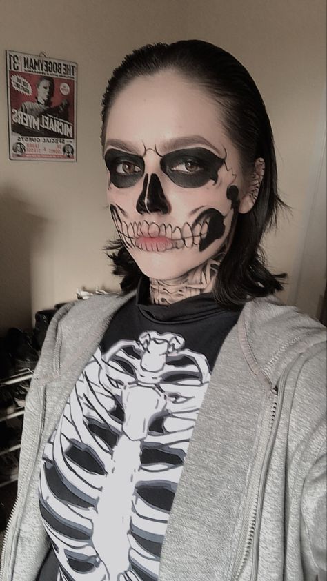 Tate Face Paint, Skull Face Halloween Costume, Tates Skeleton Makeup, Tate Makeup Halloween, Tate Langdon Skull Makeup Easy, Skeleton Makeup Tate, Tate Halloween Makeup, Halloween Makeup Tate Langdon, Halloween Makeup Baddie