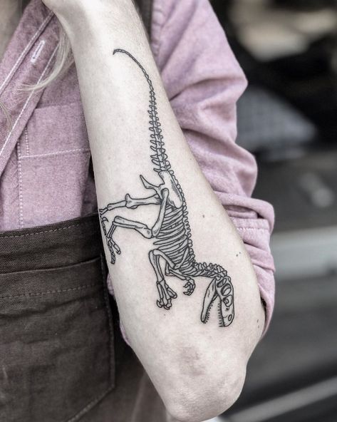 Skeleton Tattoo Back Of Arm, Blackwork Dinosaur Tattoo, Dinosaur Arm Tattoo, T Rex Skeleton Tattoo, Dino Skeleton Tattoo, Dinosaur Bones Tattoo, Dinosaur Tattoo Small, Dinosaur Fossil Tattoo, Stegasorus Tattoo