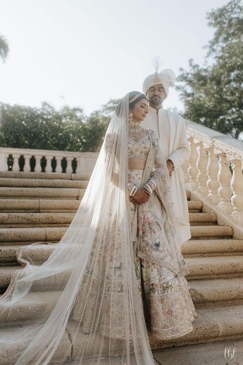 White Wedding Lehenga Pakistani Bridal, Indian Bridal White Lehenga, Indian Bride White Dress, White Wedding Indian Dress, White Bride Indian Wedding, Silver Indian Bridal Jewelry, White Indian Bridal Lehenga, Wedding Lehenga White, Off White Lehenga Bridal