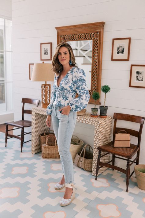 A Fitted Floral Blouse | Gal Meets Glam Barnsley House, White Floral Blouse, Julia Berolzheimer, Spring Event, Gal Meets Glam, Patio Makeover, Babymoon, Fitted Blouses, Summer Entertaining