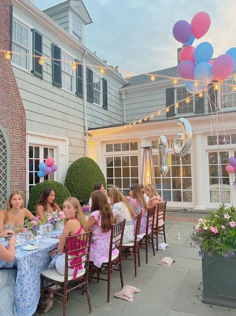 Table Setups For Parties, Sweet 16 Birthday Party Aesthetic, Preppy Dinner Party, Cute 15th Birthday Ideas, Cute Bday Themes, 16th Birthday Dinner Party, Fancy Dinner Birthday Party Ideas, Preppy Tea Party Birthday, Girly Bday Party Ideas
