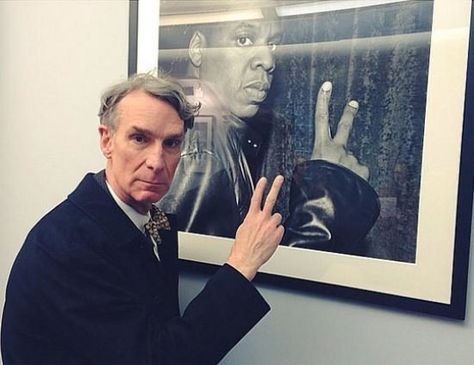 When Bill Nye posed next to a picture of Jay Z. | 22 Examples Of The Most Gangsta Sh*t That Has Ever Happened Humour, Funny Photos, Bill Nye, Science Guy, New Rock, Thug Life, Jay Z, Photo Instagram, Bones Funny