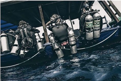 What is Technical Diving? A in-depth guide for beginners - Scuba Diving Website for Women Scuba Certification, Diving Springboard, Helmet Tattoo, Technical Diving, Women's Diving, Princess Connect Re Dive, Diving Helmet, Sea Diving, Deep Sea Diving