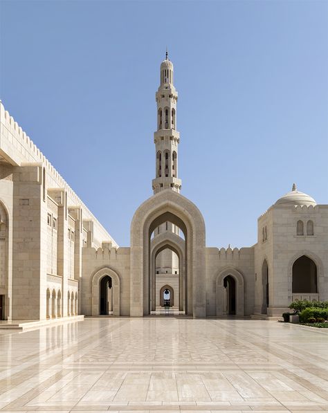 Mosque Modern, Islamic Elements, Restaurant Mexicano, Sultan Qaboos Grand Mosque, Sultan Qaboos, Live Work Space, Mosque Design, Mughal Architecture, A Midsummer Night’s Dream