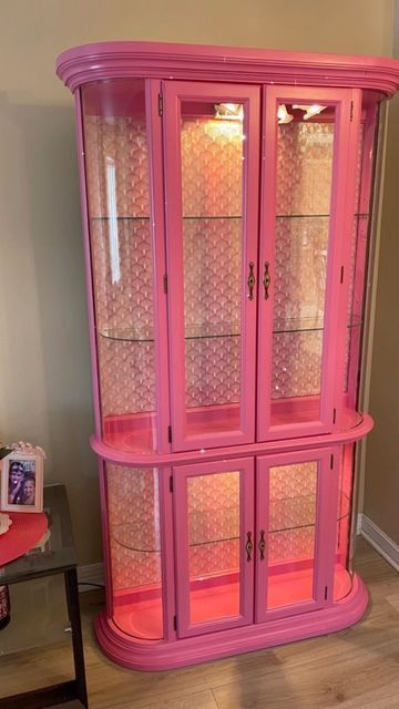 Upcycling, Pink Closet, Pink Furniture, Diy Furniture Renovation, Pink Kitchen, Funky Painted Furniture, Furniture Renovation, Funky Furniture, Pink Room