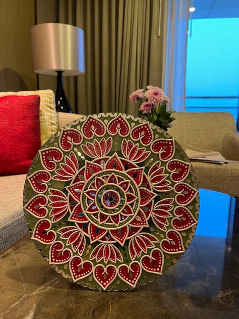 Mandalas, Nameplates Design Ideas For Home, Lippan Art Wall, Mirror Canvas Art, Painted Mirror Art, Mosaic Art Diy, Indian Wall Art, Lippan Art, Mirror Crafts