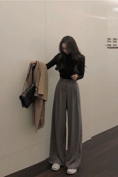 Korean Wide Pants Outfit, Black Slacks Outfit, Loose Pants Outfit, Square Pants, Korean Outfit Street Styles, Outfit Korean, Clothes Korean Style, High Waist Wide Leg Pants, Black Wide Leg Pants