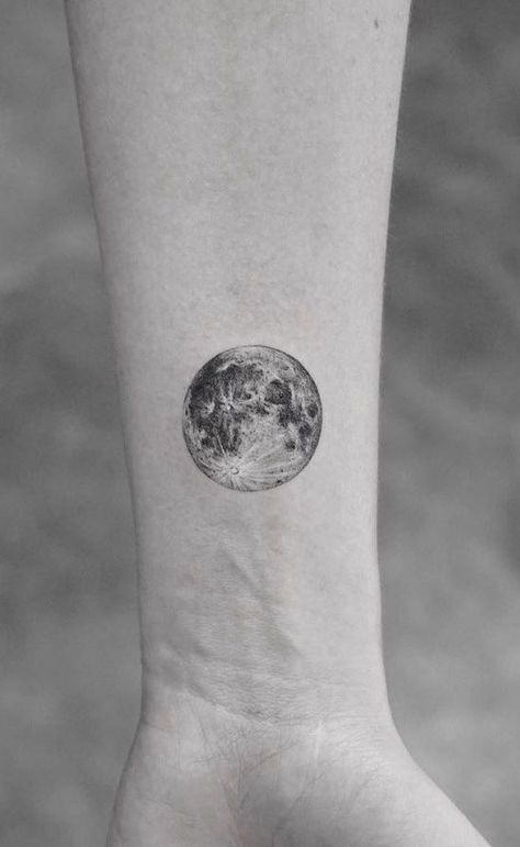 Small World Tattoo, Small Spiritual Tattoos, Simple Tattoos For Men, Tattoo Homme, Full Moon Tattoo, Beautiful Small Tattoos, Beautiful Tattoos For Women, Planet Tattoos, Butterfly Tattoos For Women